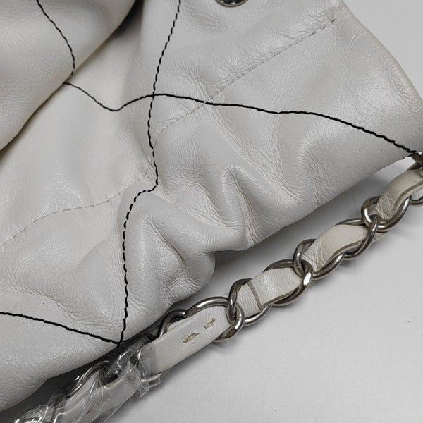 CHANEL 22 Medium Quilted Calfskin White