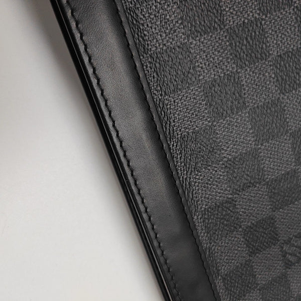 Pochette Voyag MM Damier Graphite Coated Canvas Gray