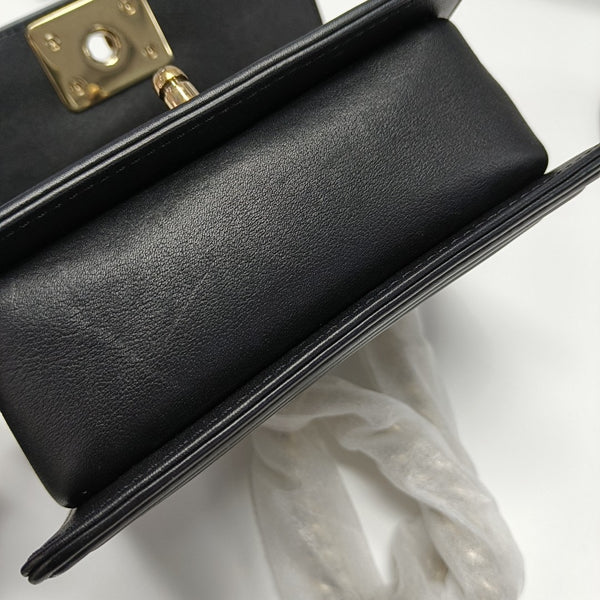 BOY CHANEL Small Chevron Calfskin Black