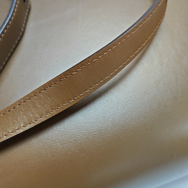 CLASSIC BOX Medium Calfskin Brown
