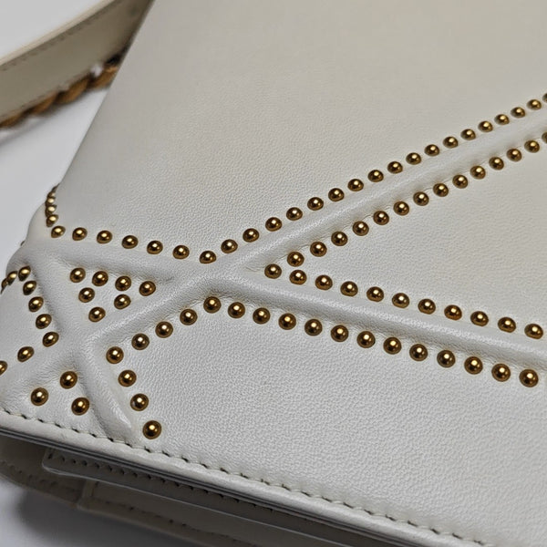 Diorama Medium Cannage Calfskin White