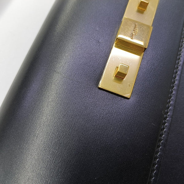 MANHATTAN Medium Calfskin Black