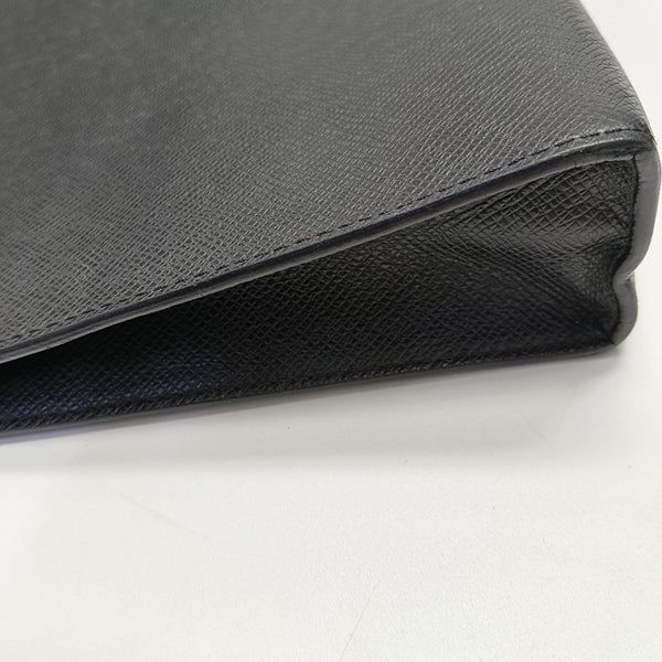 Pochette Voyag MM Calfskin Black