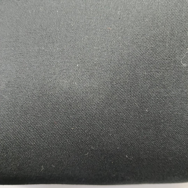 VIKTOR Calfskin Black