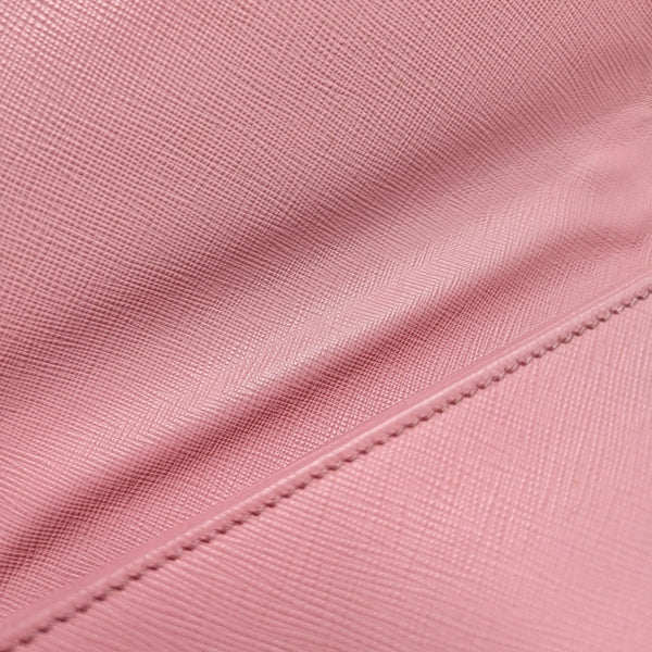 Closure Saffiano Calfskin Pink