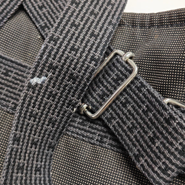 Her Line 31 Canvas Gray