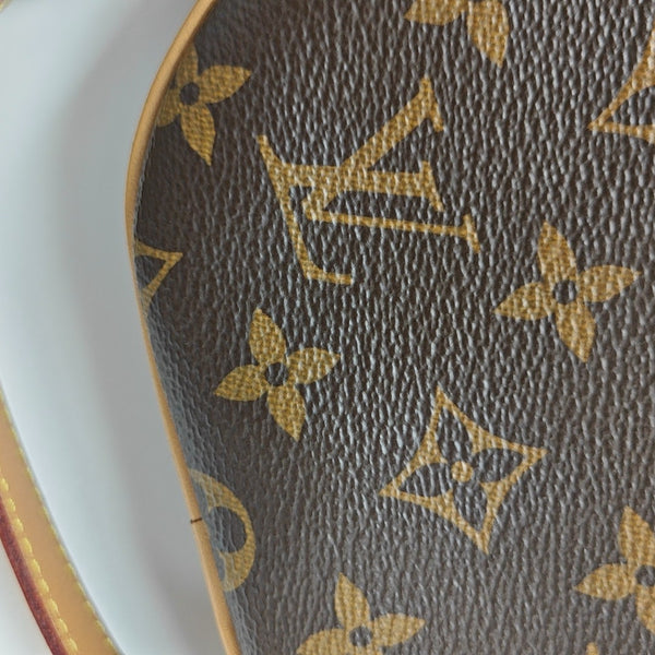 BOITE CHAPEAU PM Monogram Coated Canvas Brown