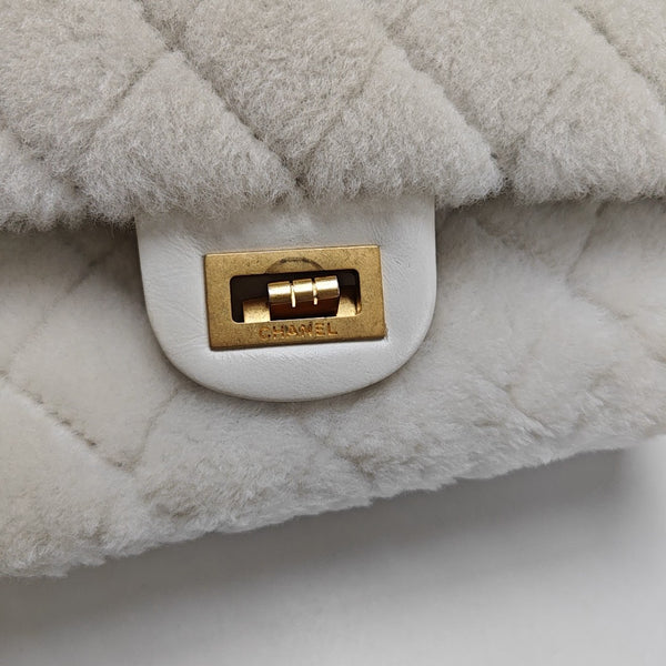 2.55 225 (small) Quilted Sheepskin White