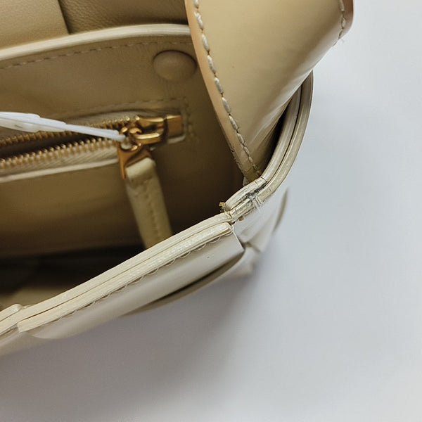 Cassette Medium Calfskin Beige