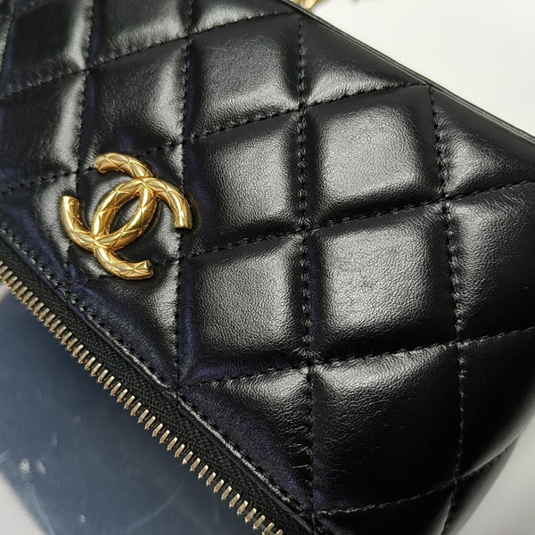 VANITY CASE Small Quilted Lambskin Black