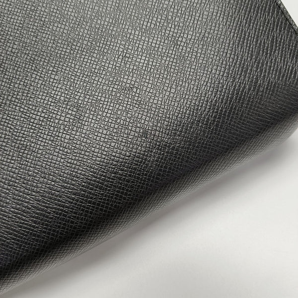 Pochette Voyag MM Calfskin Black