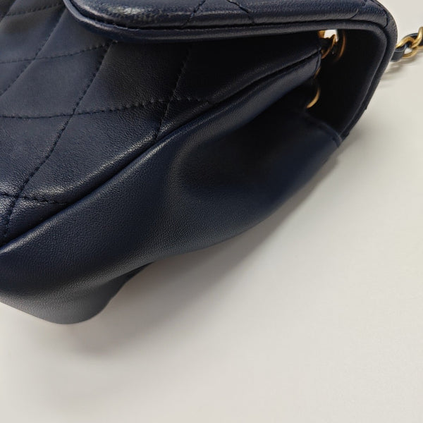 IN THE LOOP Quilted Lambskin Blue