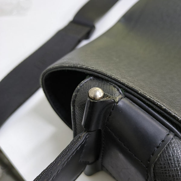 VIKTOR Calfskin Black