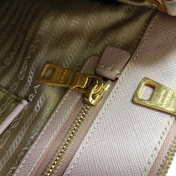 Authenticated pre-owned Galleria Large Saffiano Calfskin Pink - Tote Bag at Looply