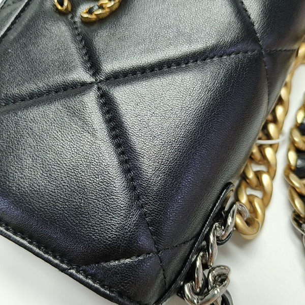 Chanel 19 WOC Piel de Cordero Acolchada Negra