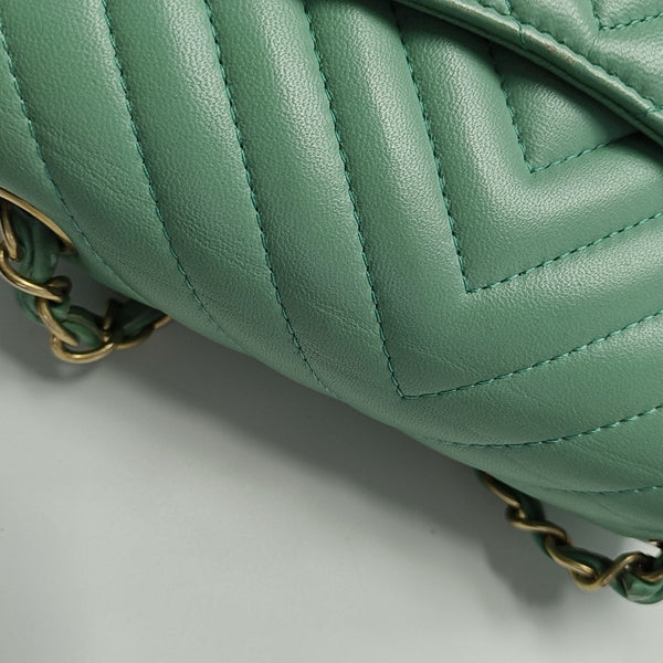 CLASSIC FLAP Mini Chevron Calfskin Green