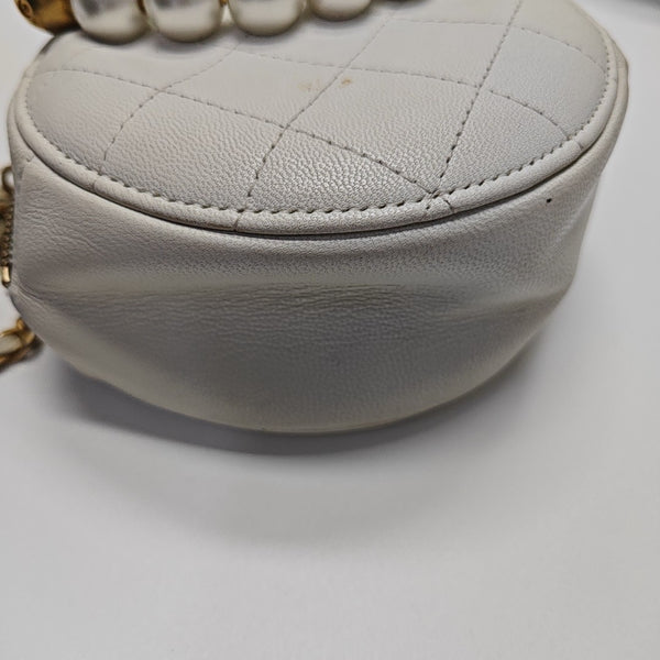 ROUND Quilted Lambskin White