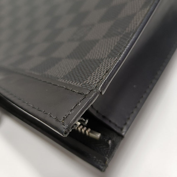 Pochette Voyag MM Damier Graphite Coated Canvas Gray