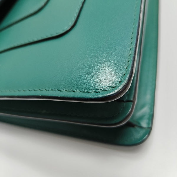 SERPENTI FOREVER Medium Calfskin Green