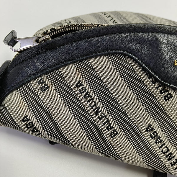 Souvenirs Canvas Gray