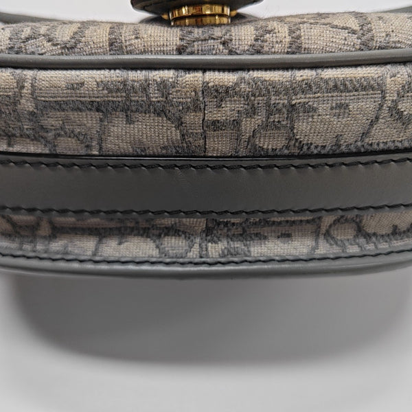 Bobby Medium Oblique Canvas Gray