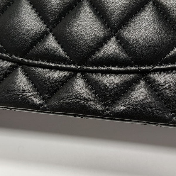 CLASSIC FLAP Medium Quilted Lambskin Black