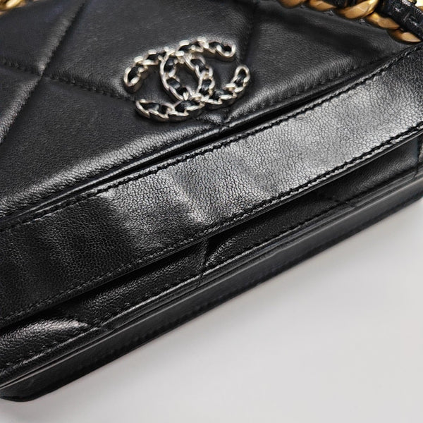 CHANEL 19 Small Quilted Lambskin Black