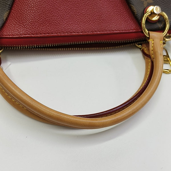 V TOTE BB Monogram Coated Canvas Red