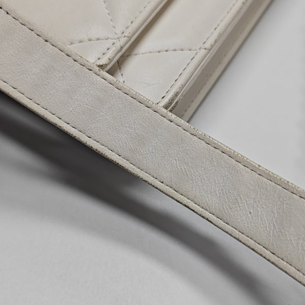 CHANEL 19 Piel de Cordero Acolchada Blanca