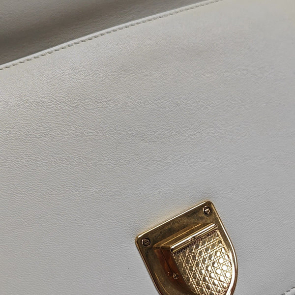 Diorama Medium Cannage Calfskin White