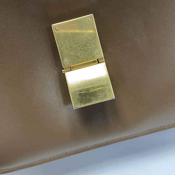CLASSIC BOX Medium Calfskin Brown