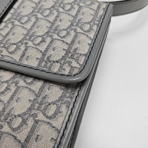 30 Montaigne Oblique Canvas Gray