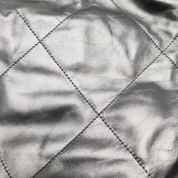 CHANEL 22 Medium Quilted Calfskin Black