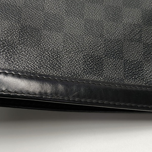 Pochette Voyag MM Damier Graphite Coated Canvas Gray