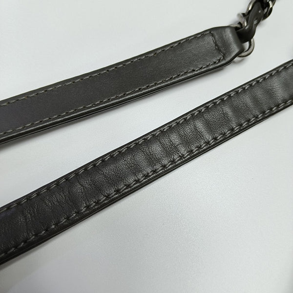 Bolso de Hombro Acolchado de Piel de Becerro Gris
