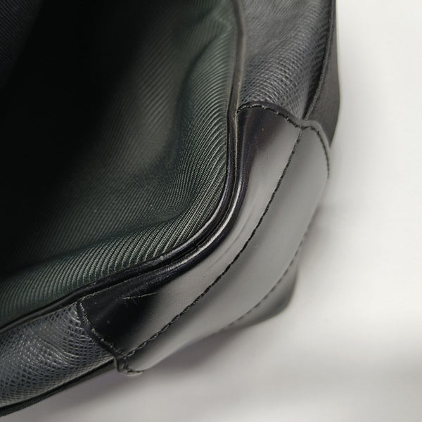 VIKTOR Calfskin Black
