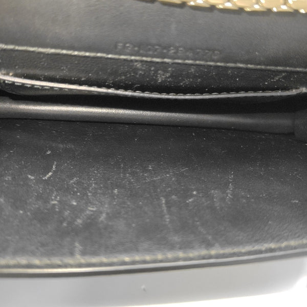 BVLGARI LOGO Piel de becerro acolchada negra