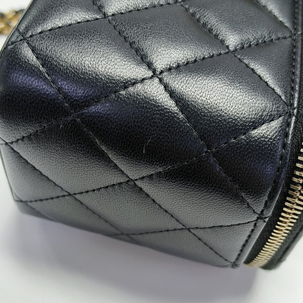 VANITY CASE Small Quilted Lambskin Black