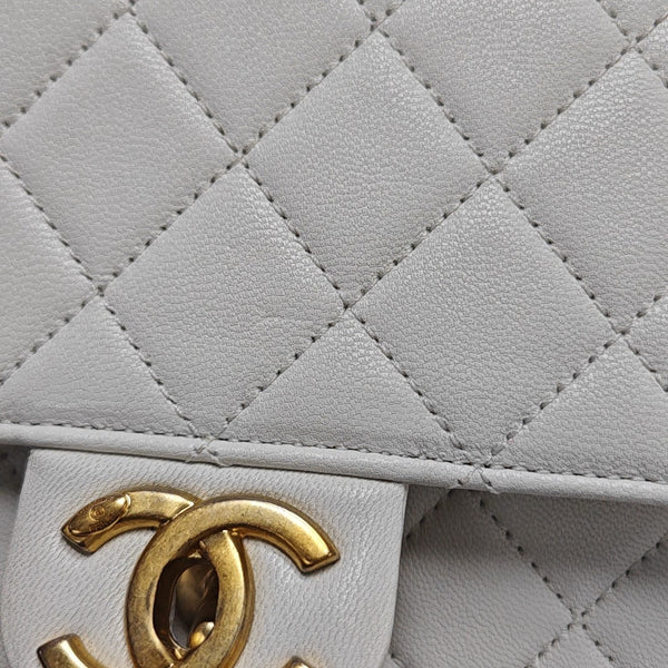 CLASSIC VERTICAL PEARL Small Quilted Lambskin White
