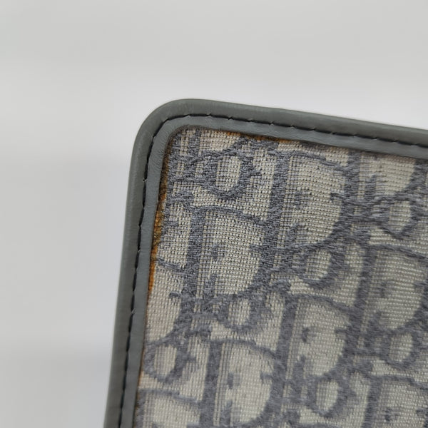 30 Montaigne Oblique Canvas Gray