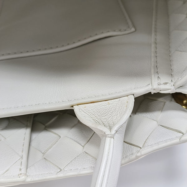 Authenticated pre-owned Andiamo Lambskin White - Shoulder Bag at Looply