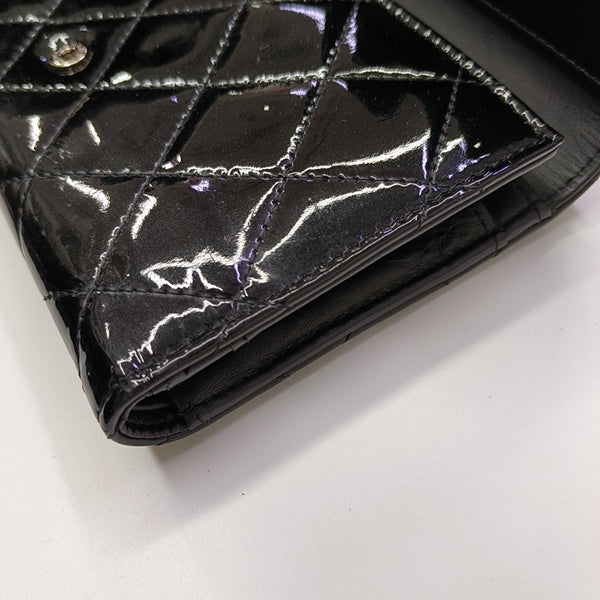 CLASSIC FLAP Mini Quilted Patent Leather Black Wallet