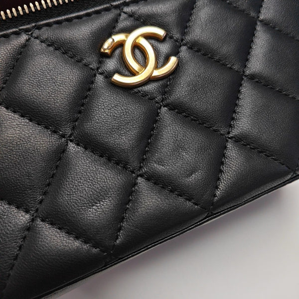 VANITY CASE Small Quilted Lambskin Black