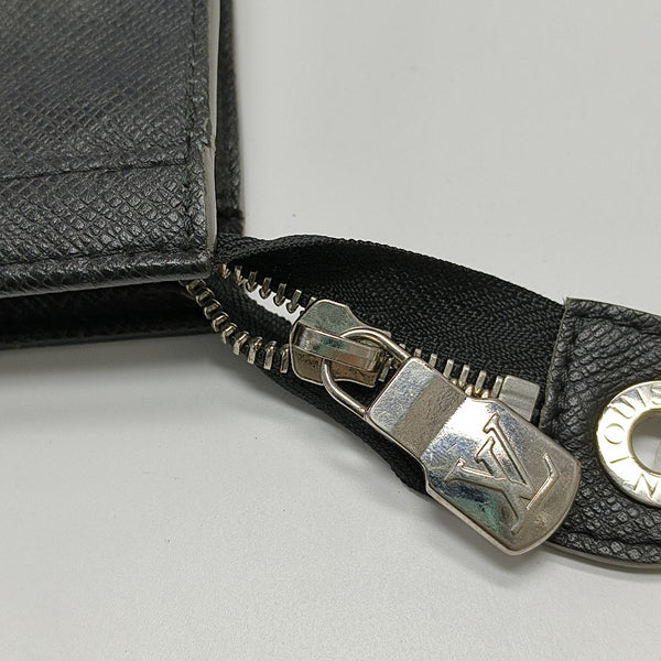 Pochette Voyag MM Calfskin Black