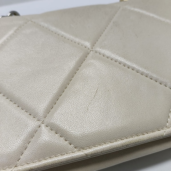 CHANEL 19 WOC Quilted Lambskin Beige