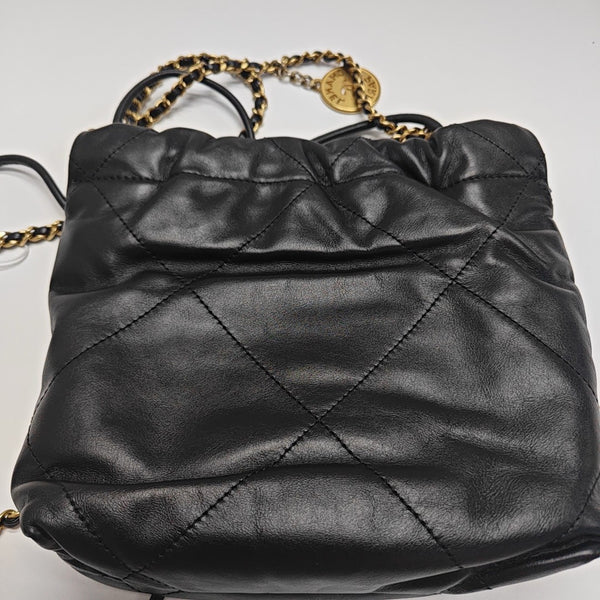 CHANEL 22 Mini Quilted Calfskin Black