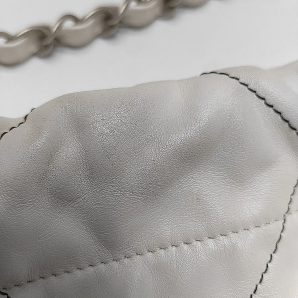CHANEL 22 Medium Quilted Calfskin White