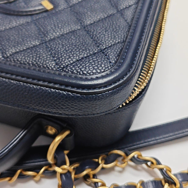 FILIGREE Medium Quilted Grained Calfskin Blue