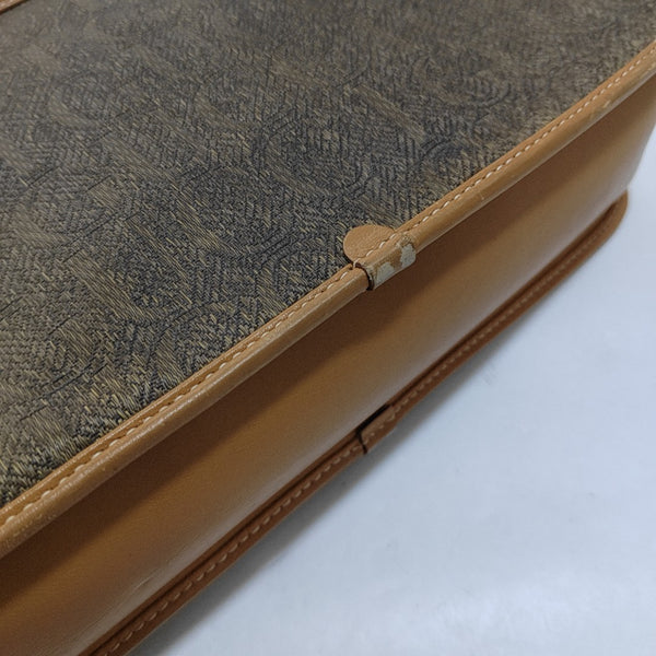 Canvas Brown