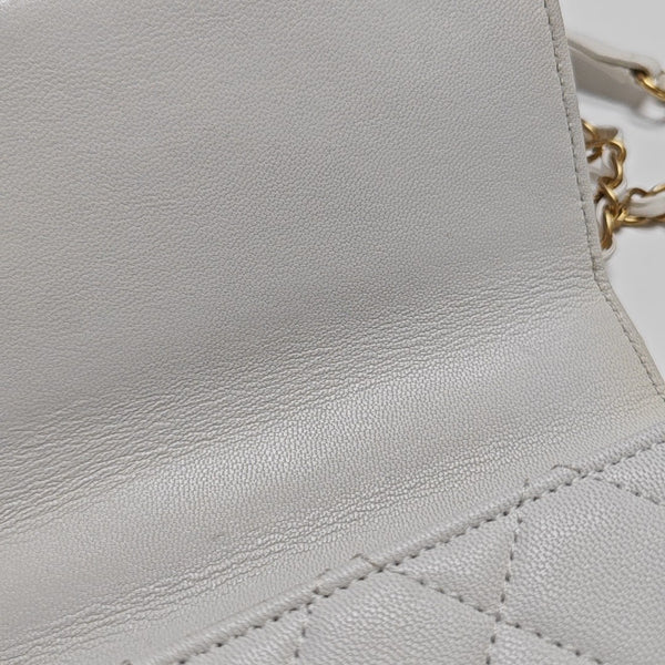 CLASSIC VERTICAL PEARL Small Quilted Lambskin White